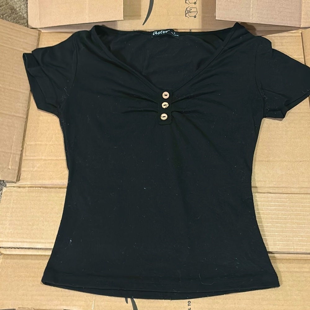size small , black crop top v neck with button details, is clean just haze fuz